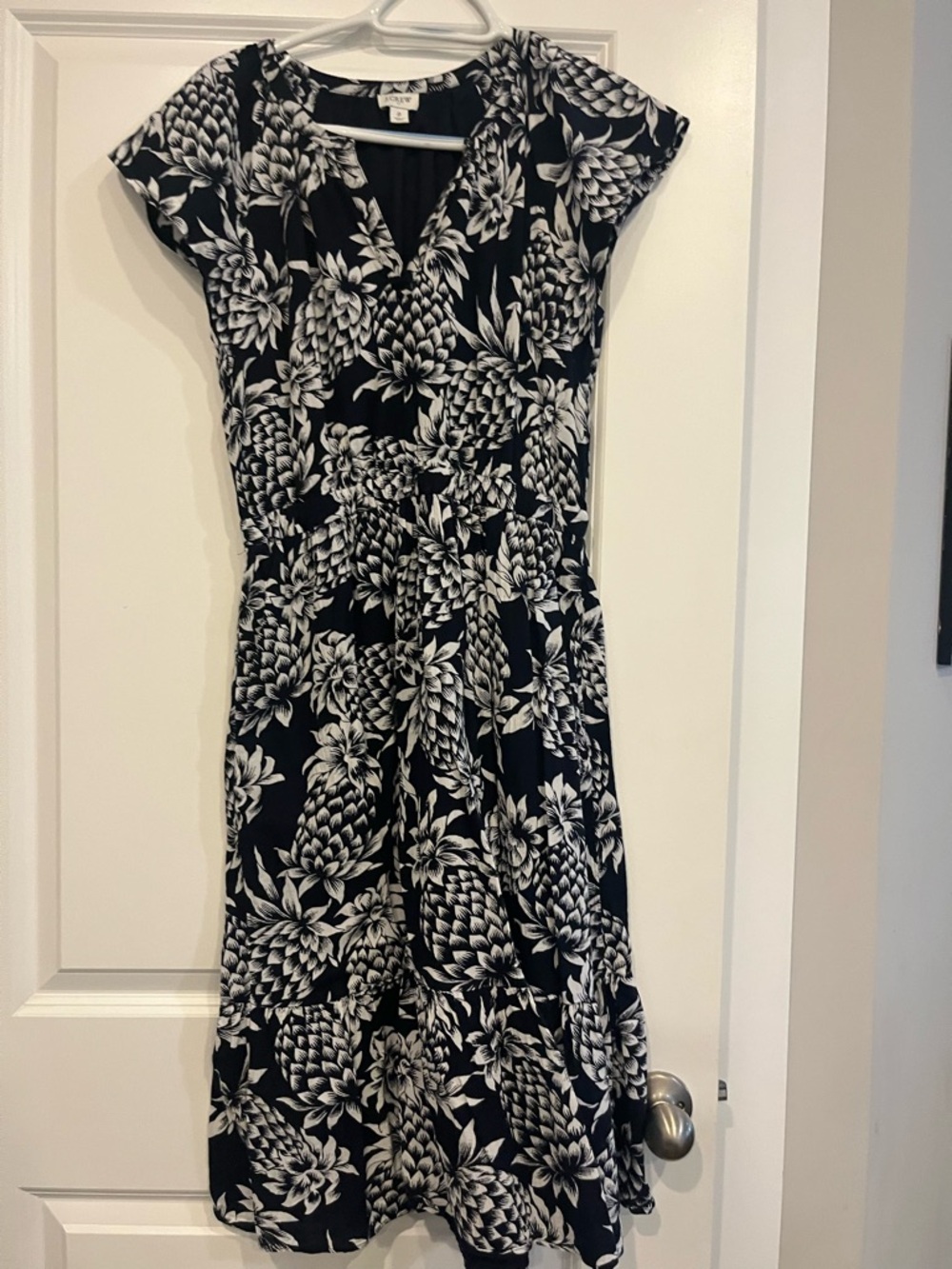 J. Crew factory navy pinapple dress size 2 short sleeve white
